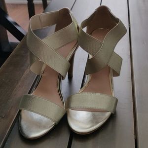Kelly & Katie Gold Elastic Cross Strap Sandals 7